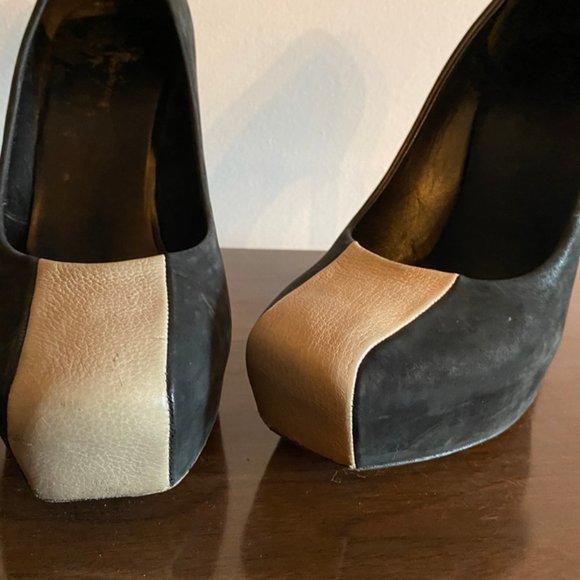 BALENCIAGA Pumps in Tan & Black Leather/Suede, Size 40 (fits like 8.5) - Picture 3 of 10